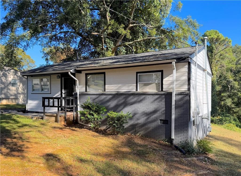 3 bedroom, 1 bathroom, 875 sq ft single family residence for sale at 2621 Abner Place, Atlanta, GA 30318 — photo 8