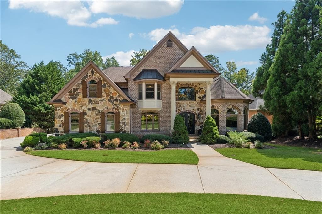 5 bedroom, 5 bathroom, 7,843 sq ft single family residence under contract at 6935 Wakehurst Place, Cumming, GA 30040 — photo 2