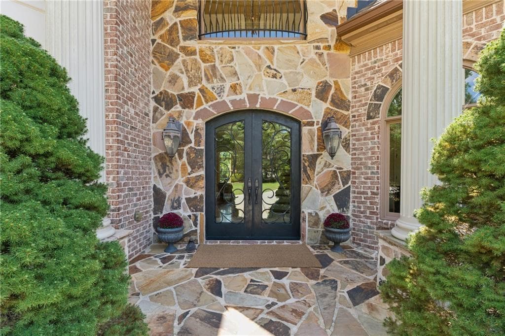 5 bedroom, 5 bathroom, 7,843 sq ft single family residence under contract at 6935 Wakehurst Place, Cumming, GA 30040 — photo 3
