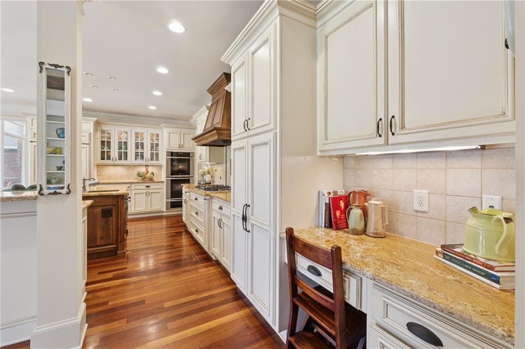 5 bedroom, 5 bathroom, 7,843 sq ft single family residence under contract at 6935 Wakehurst Place, Cumming, GA 30040 — photo 10