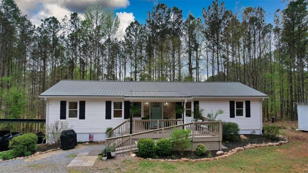 3 bedroom, 3 bathroom, 1,430 sq ft single family residence for sale at 2558 Gulledge Road, Dallas, GA 30132