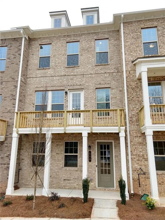 3 bedroom, 4 bathroom, 2,250 sq ft townhouse for rent at 523 Headwind Way, Alpharetta, GA 30005 for $3,400 a month — photo 2