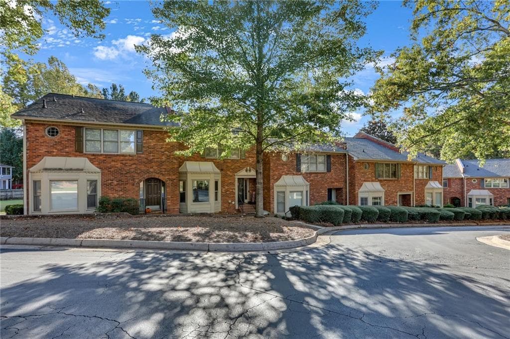 2 bedroom, 3 bathroom, 1,696 sq ft condominium for sale at 6315 Windsor Trace Drive, Peachtree Corners, GA 30092 — photo 2