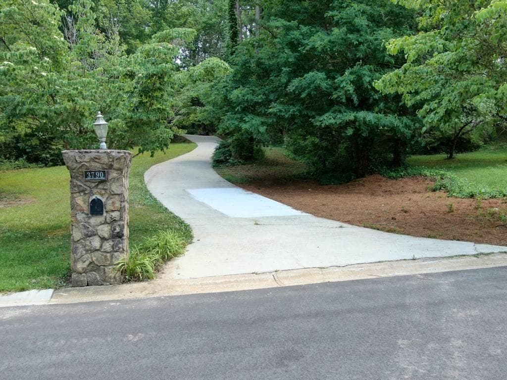 4 bedroom, 3 bathroom, 4,384 sq ft single family residence for sale at 3790 Belle Glade Trail, Snellville, GA 30039 — photo 2