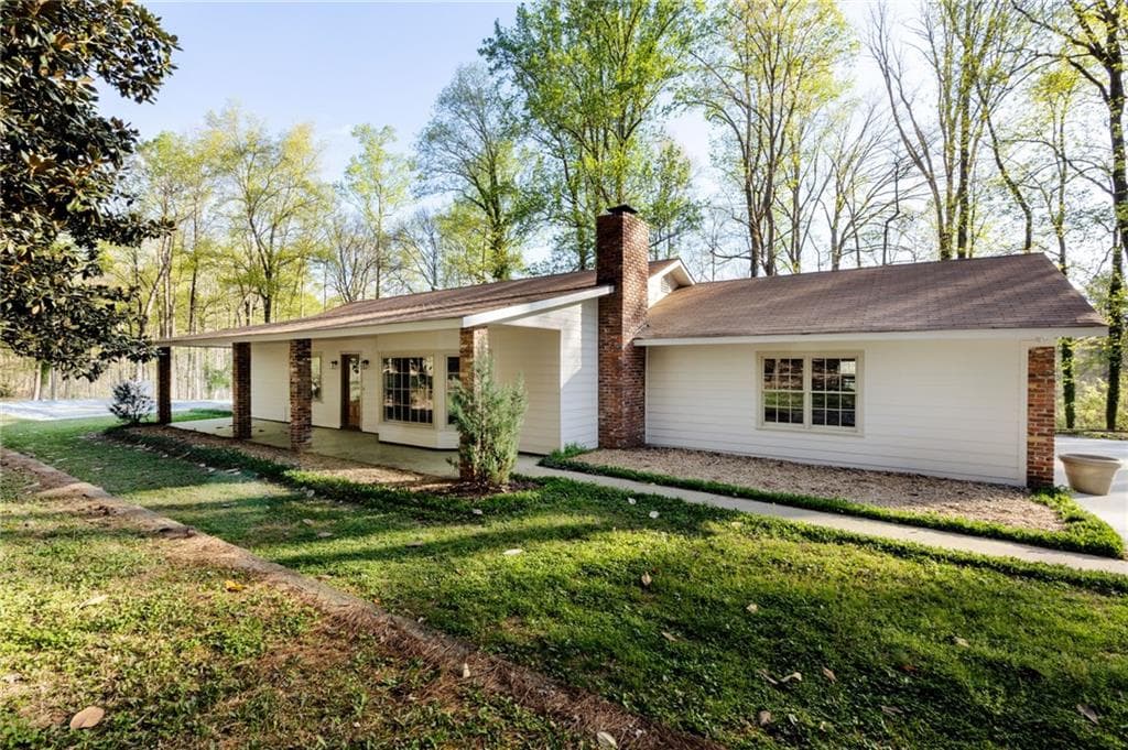 3 bedroom, 2 bathroom, 2,290 sq ft single family residence for sale at 143 Swanson Road, Fayetteville, GA 30214 — photo 2