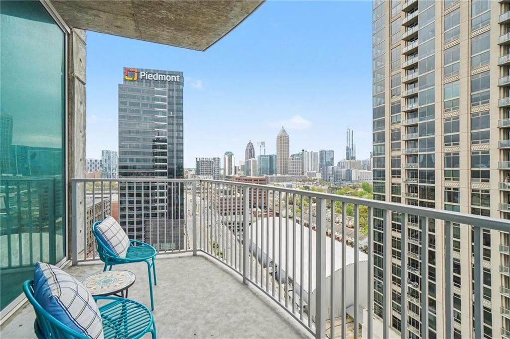 2 bedroom, 2 bathroom, 1,045 sq ft condominium for sale at 361 17th Street 1603, Atlanta, GA 30363 — photo 3