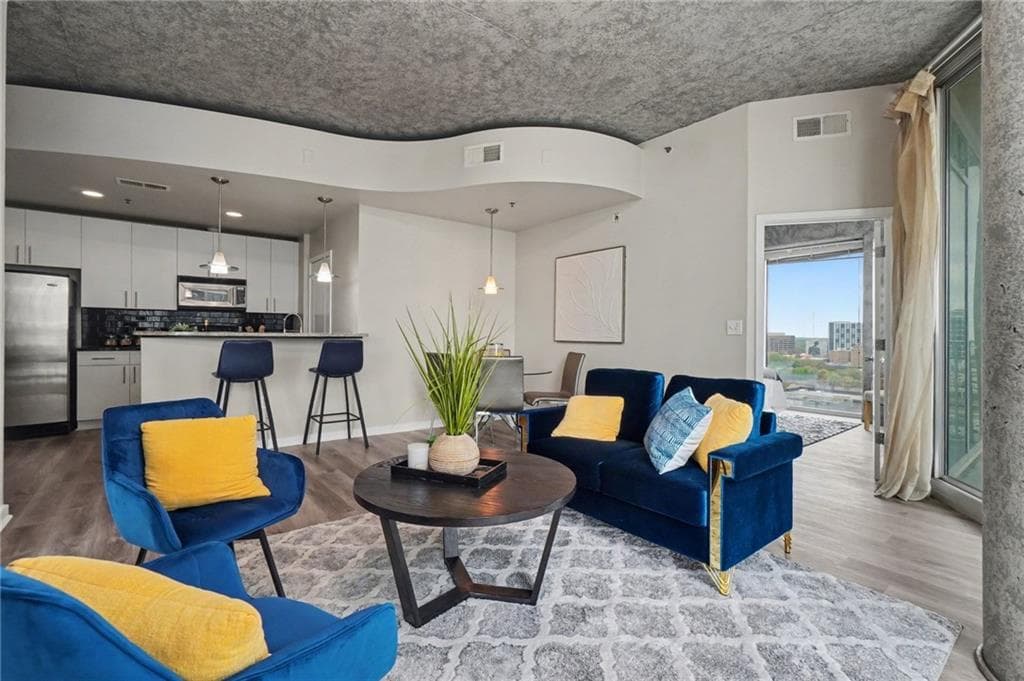 2 bedroom, 2 bathroom, 1,045 sq ft condominium for sale at 361 17th Street 1603, Atlanta, GA 30363 — photo 7
