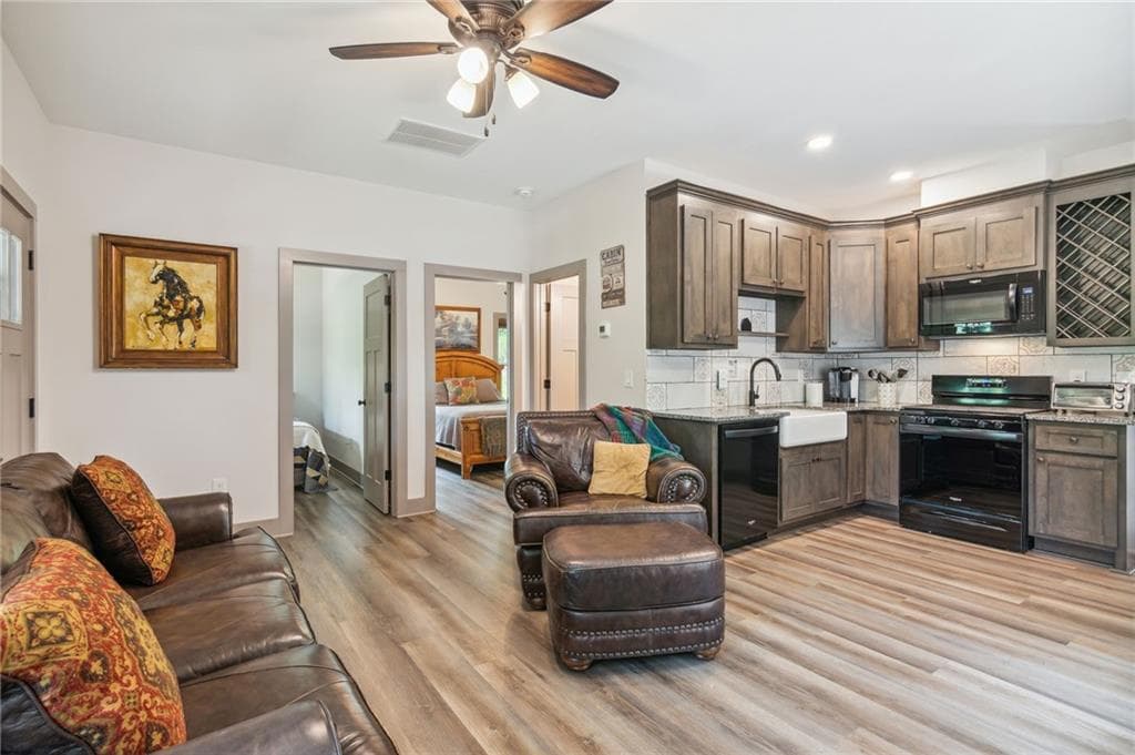 2 bedroom, 1 bathroom, 780 sq ft single family residence for sale at 60 Sleepy Frog Lane, Dahlonega, GA 30533 — photo 10