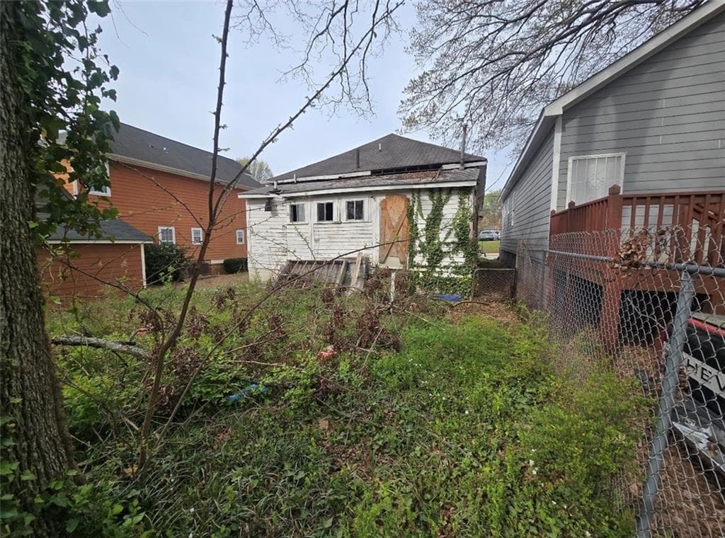 3 bedroom, 2 bathroom, 1,100 sq ft single family residence for sale at 928 Welch Street, Atlanta, GA 30310 — photo 7