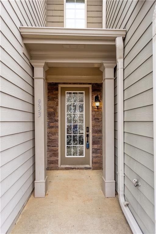 3 bedroom, 3 bathroom, 1,903 sq ft townhouse for sale at 933 Spicy Oak Drive, Lawrenceville, GA 30044