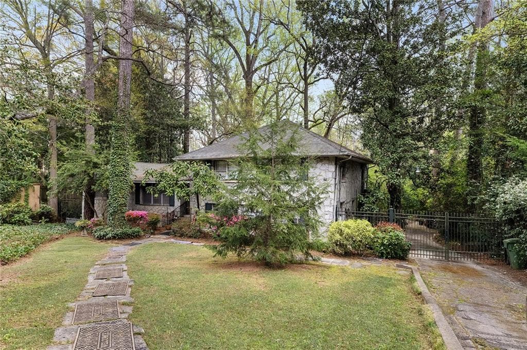 4 bedroom, 3 bathroom, 2,793 sq ft single family residence for sale at 747 Lullwater Road, Atlanta, GA 30307 — photo 2