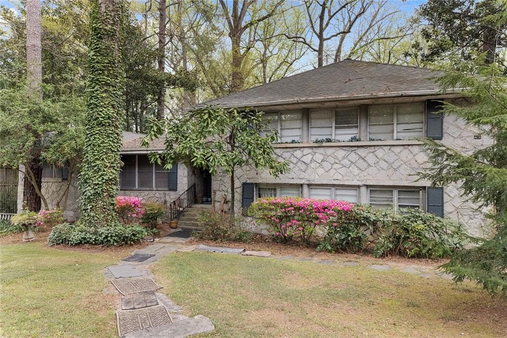 4 bedroom, 3 bathroom, 2,793 sq ft single family residence for sale at 747 Lullwater Road, Atlanta, GA 30307 — photo 3