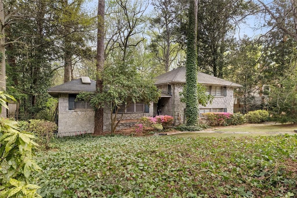 4 bedroom, 3 bathroom, 2,793 sq ft single family residence for sale at 747 Lullwater Road, Atlanta, GA 30307 — photo 4
