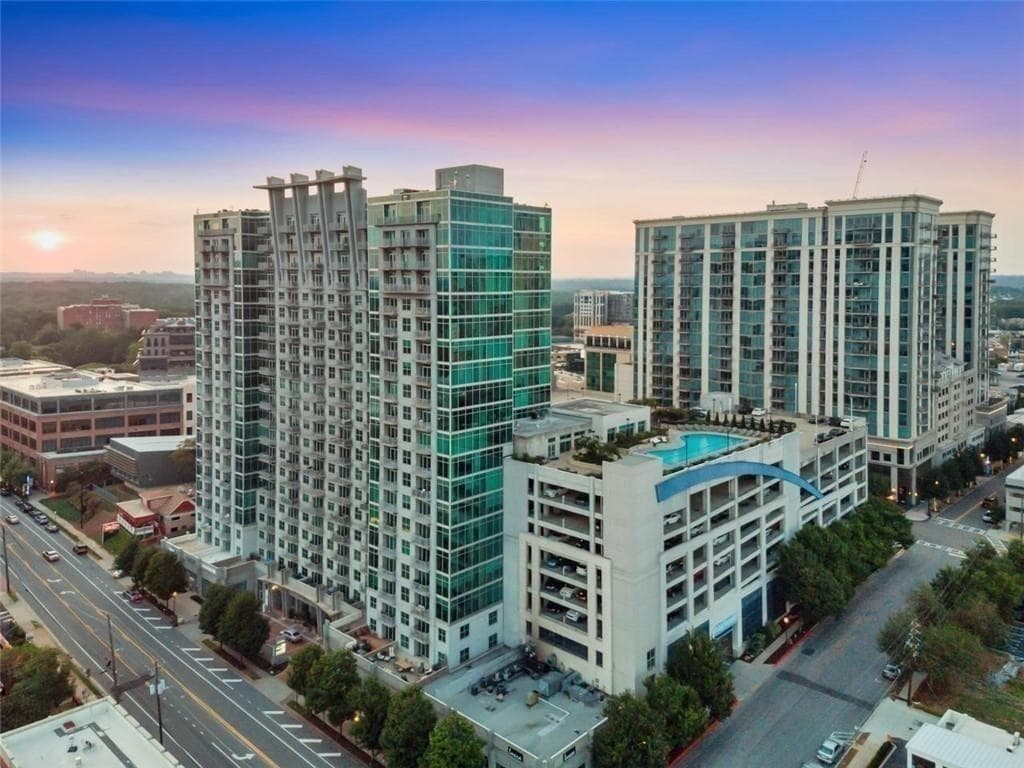 1 bedroom, 1 bathroom, 790 sq ft condominium for sale at 250 Pharr Road 804, Atlanta, GA 30305 — photo 1 of 26