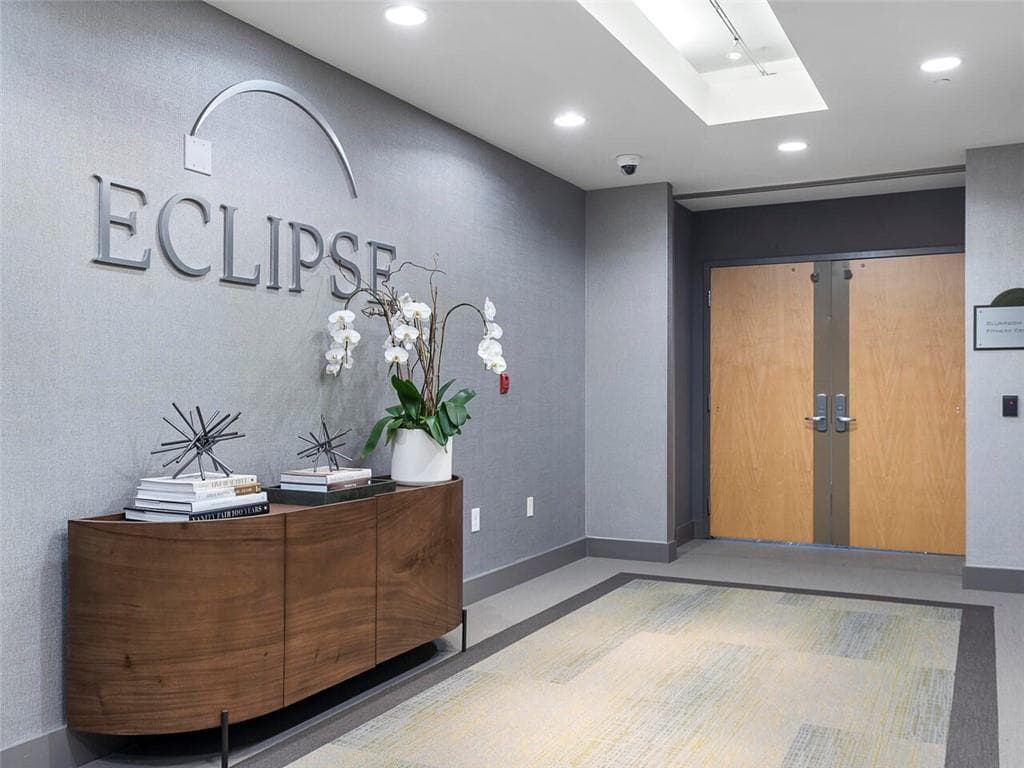 1 bedroom, 1 bathroom, 790 sq ft condominium for sale at 250 Pharr Road 804, Atlanta, GA 30305 — photo 10