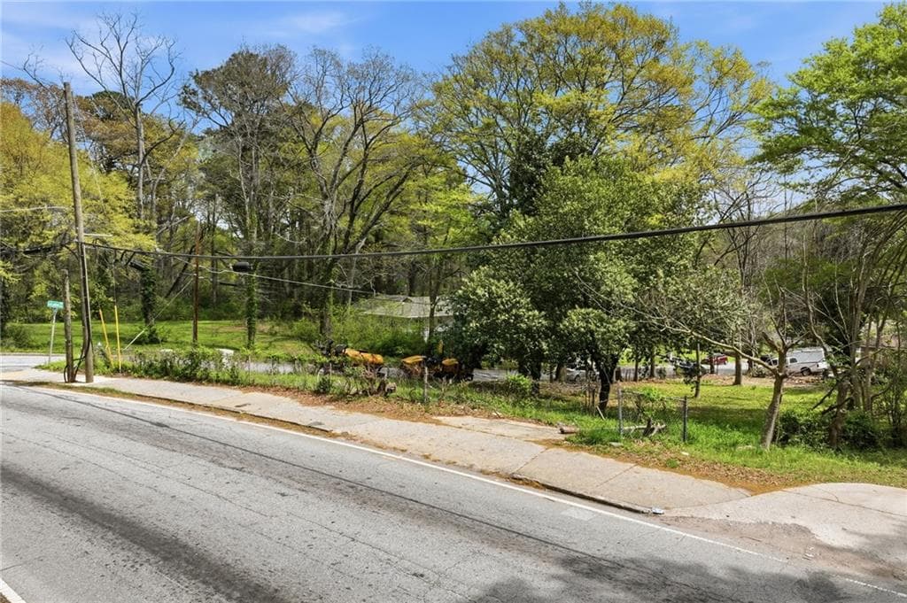 single family residence under contract at 263 W Lake Avenue, Atlanta, GA 30314 — photo 3