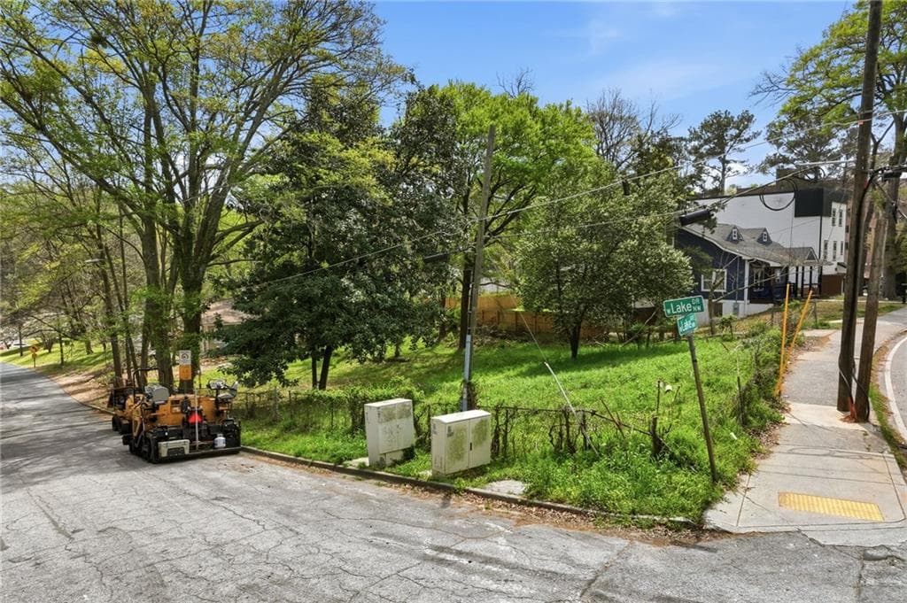 single family residence under contract at 263 W Lake Avenue, Atlanta, GA 30314 — photo 6