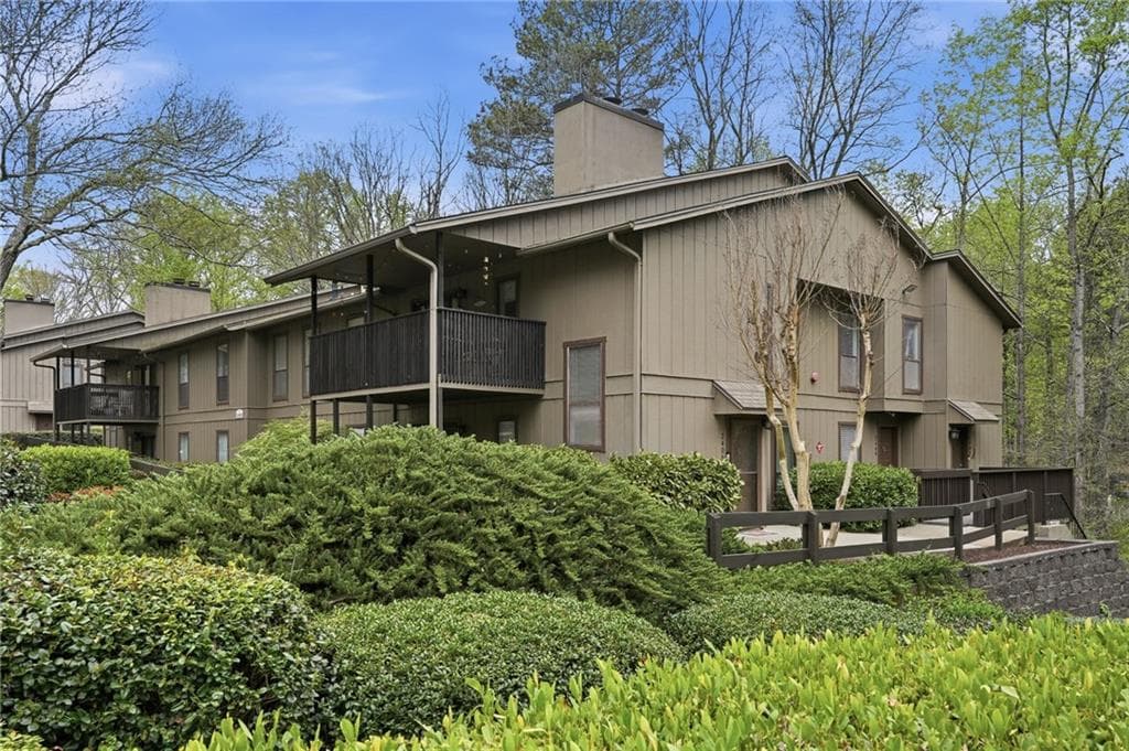 2 bedroom, 1 bathroom, 1,109 sq ft condominium under contract at 2408 Cumberland Court 2408, Smyrna, GA 30080 — photo 6