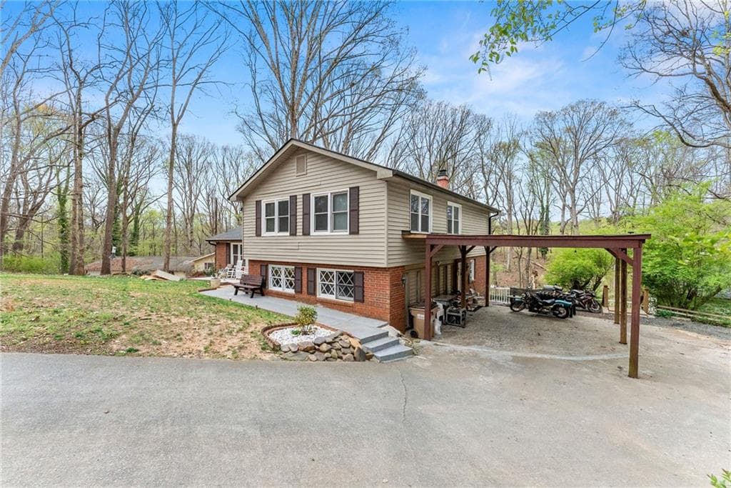 5 bedroom, 3 bathroom, 2,634 sq ft single family residence under contract at 4548 Holiday Heights Drive, Oakwood, GA 30566 — photo 5