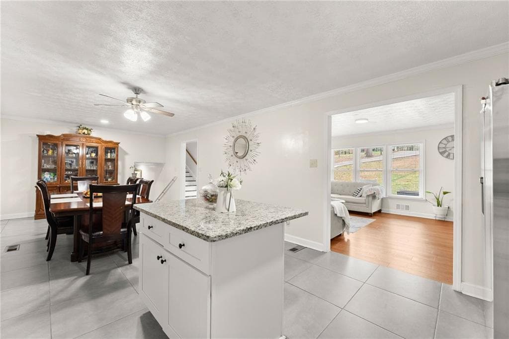 5 bedroom, 3 bathroom, 2,634 sq ft single family residence under contract at 4548 Holiday Heights Drive, Oakwood, GA 30566 — photo 3