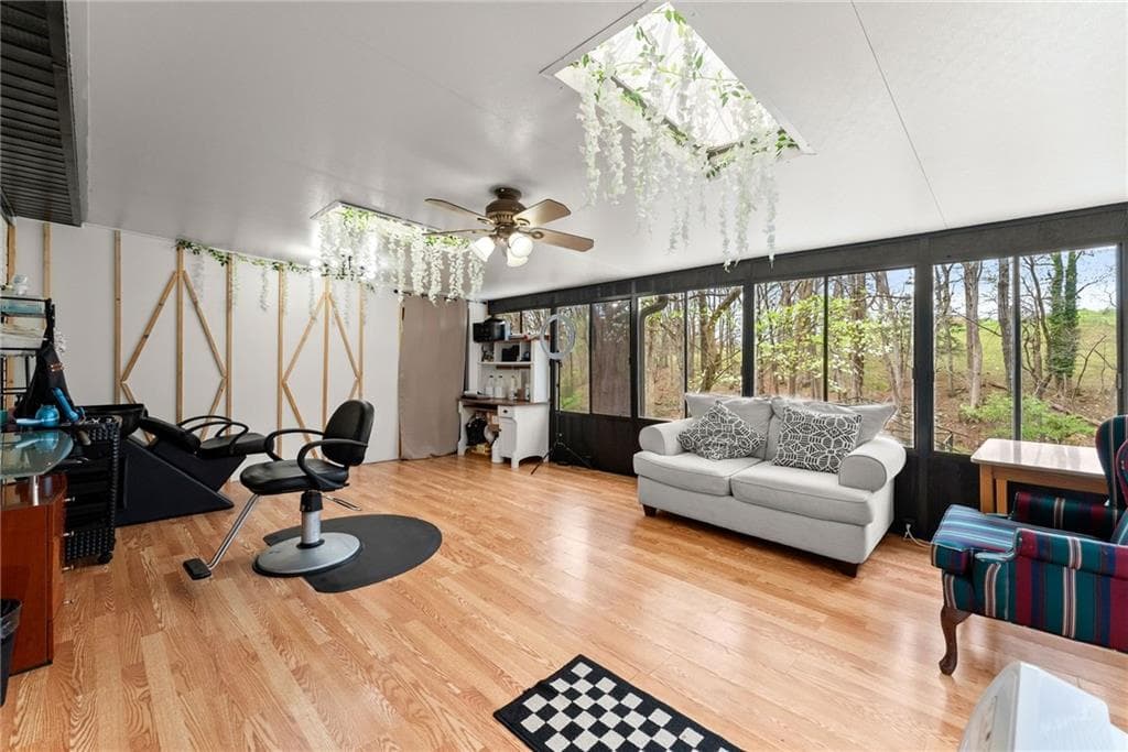 5 bedroom, 3 bathroom, 2,634 sq ft single family residence under contract at 4548 Holiday Heights Drive, Oakwood, GA 30566 — photo 4