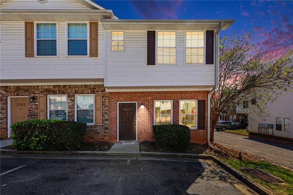 3 bedroom, 3 bathroom, 1,224 sq ft condominium under contract at 3604 Ginnis Road 6, Atlanta, GA 30331 — photo 2