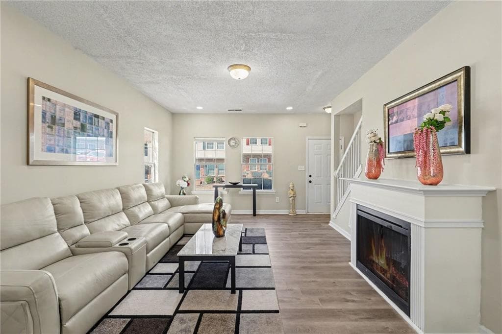 3 bedroom, 3 bathroom, 1,224 sq ft condominium under contract at 3604 Ginnis Road 6, Atlanta, GA 30331 — photo 5