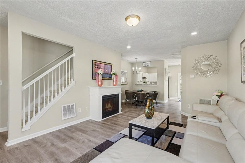 3 bedroom, 3 bathroom, 1,224 sq ft condominium under contract at 3604 Ginnis Road 6, Atlanta, GA 30331 — photo 7
