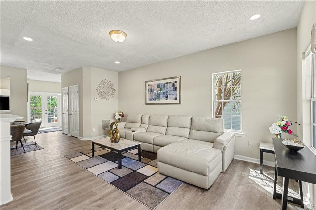 3 bedroom, 3 bathroom, 1,224 sq ft condominium under contract at 3604 Ginnis Road 6, Atlanta, GA 30331 — photo 9