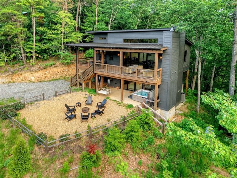 4 bedroom, 5 bathroom, 2,676 sq ft single family residence for sale at 351 S Dream Catcher, Blue Ridge, GA 30513 — photo 2