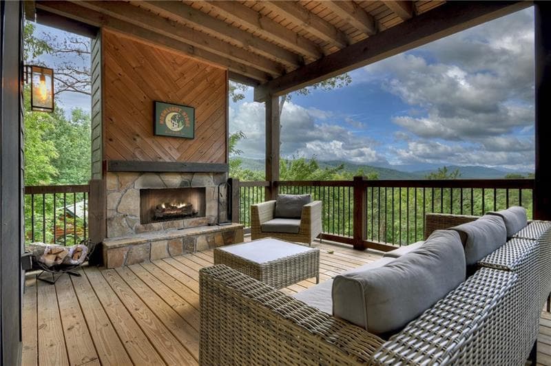 4 bedroom, 5 bathroom, 2,676 sq ft single family residence for sale at 351 S Dream Catcher, Blue Ridge, GA 30513 — photo 3