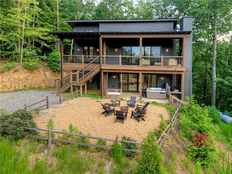 4 bedroom, 5 bathroom, 2,676 sq ft single family residence for sale at 351 S Dream Catcher, Blue Ridge, GA 30513 — photo 4