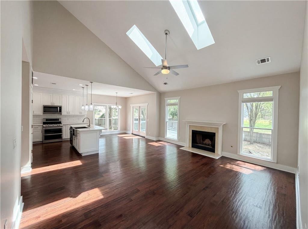 4 bedroom, 5 bathroom, 4,575 sq ft single family residence for sale at 4000 Amberley Lane, Marietta, GA 30062 — photo 3