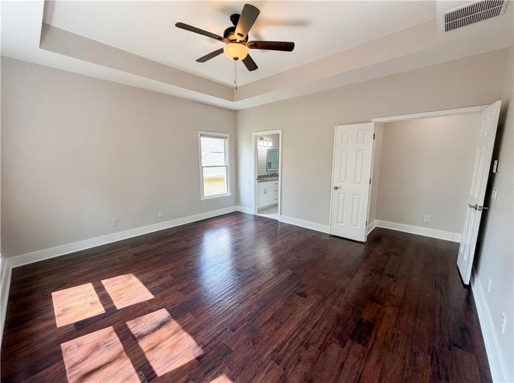 4 bedroom, 5 bathroom, 4,575 sq ft single family residence for sale at 4000 Amberley Lane, Marietta, GA 30062 — photo 4