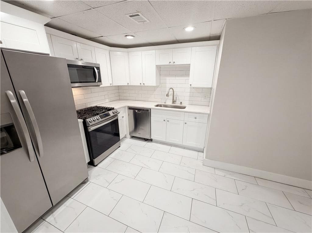 4 bedroom, 5 bathroom, 4,575 sq ft single family residence for sale at 4000 Amberley Lane, Marietta, GA 30062 — photo 9