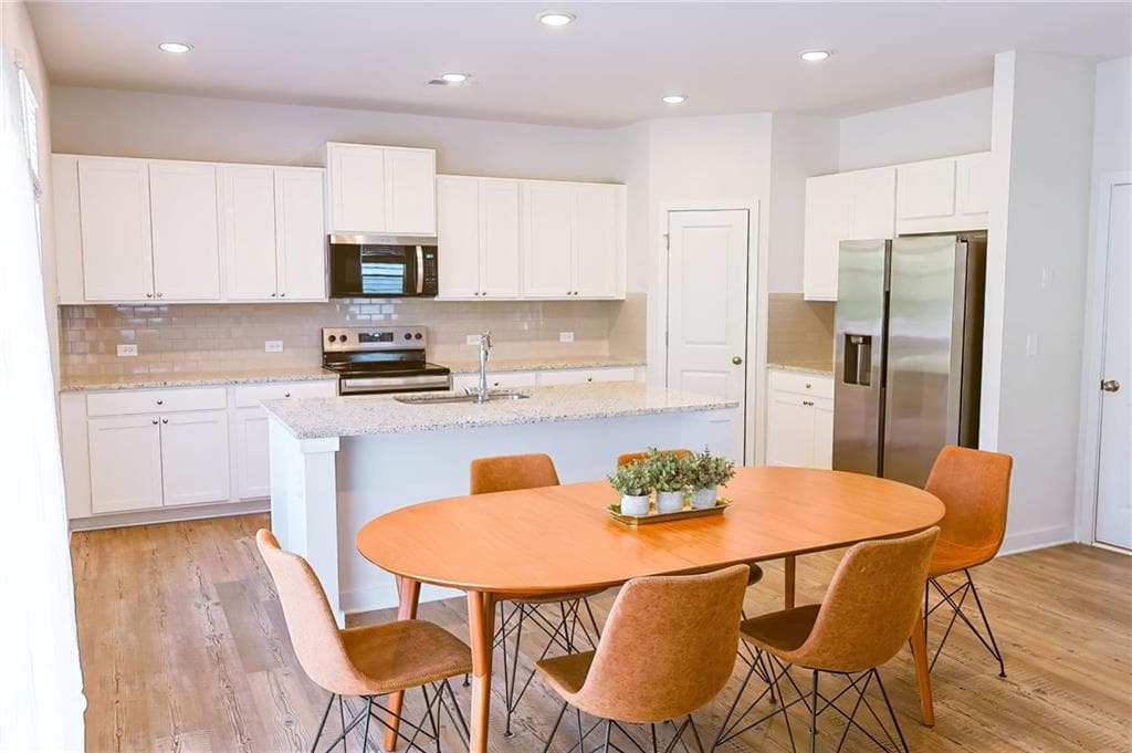 4 bedroom, 3 bathroom, 2,492 sq ft single family residence under contract at 5206 Mulberry Creek Way, Flowery Branch, GA 30542 — photo 4