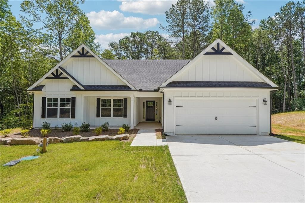 3 bedroom, 2 bathroom, 1,800 sq ft single family residence under contract at 7407 Highway 136 West, Talking Rock, GA 30175