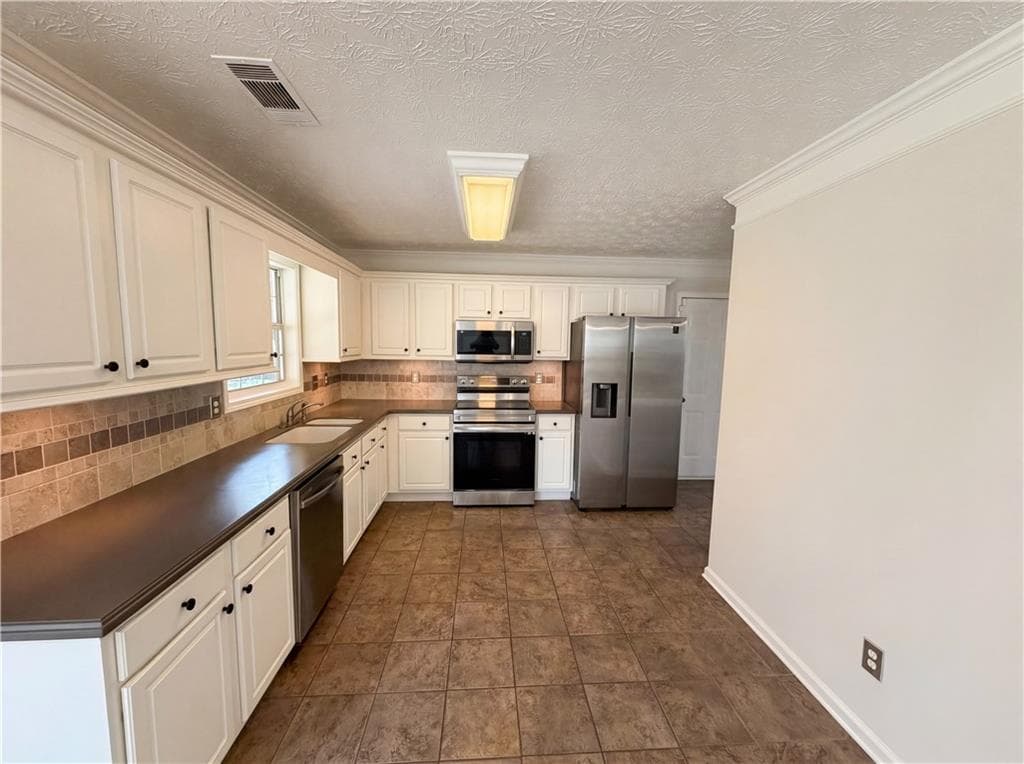 4 bedroom, 3 bathroom, 2,316 sq ft single family residence under contract at 3099 Brooksong Way, Dacula, GA 30019 — photo 2