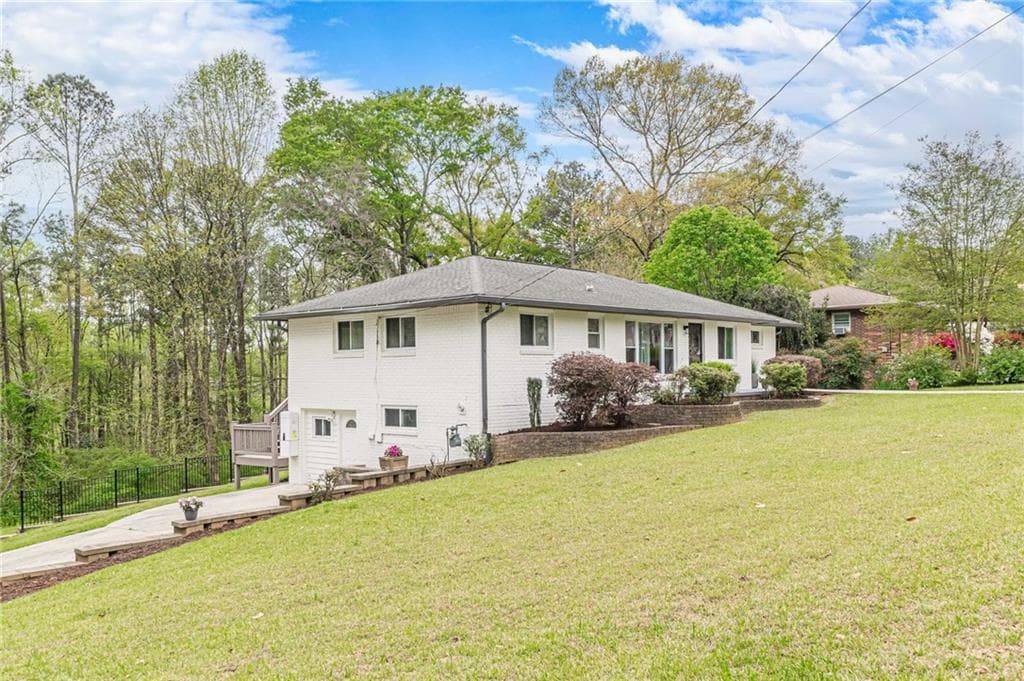 3 bedroom, 3 bathroom, 1,538 sq ft single family residence for sale at 2396 Elmwood Circle, Smyrna, GA 30080 — photo 3