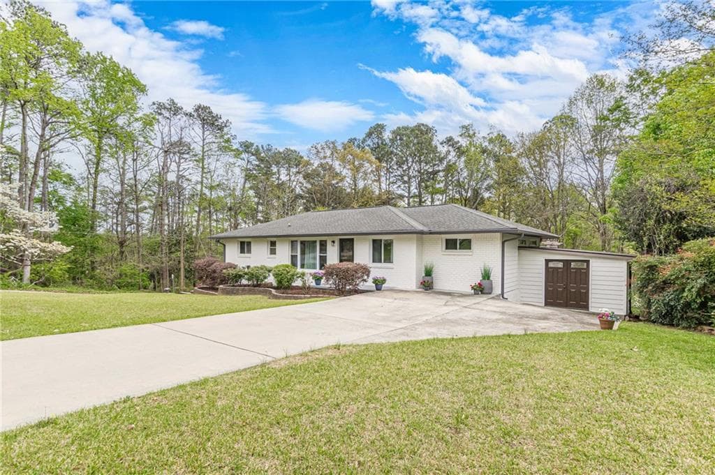 3 bedroom, 3 bathroom, 1,538 sq ft single family residence for sale at 2396 Elmwood Circle, Smyrna, GA 30080 — photo 5
