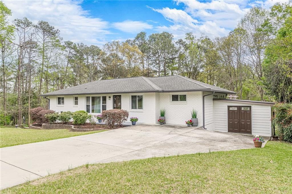 3 bedroom, 3 bathroom, 1,538 sq ft single family residence for sale at 2396 Elmwood Circle, Smyrna, GA 30080 — photo 6