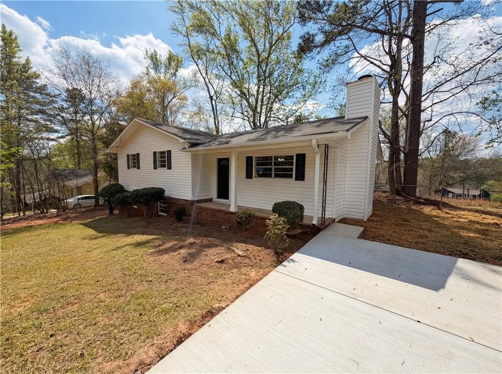 3 bedroom, 2 bathroom, 1,884 sq ft single family residence under contract at 2405 Eric Lane, Douglasville, GA 30135 — photo 8