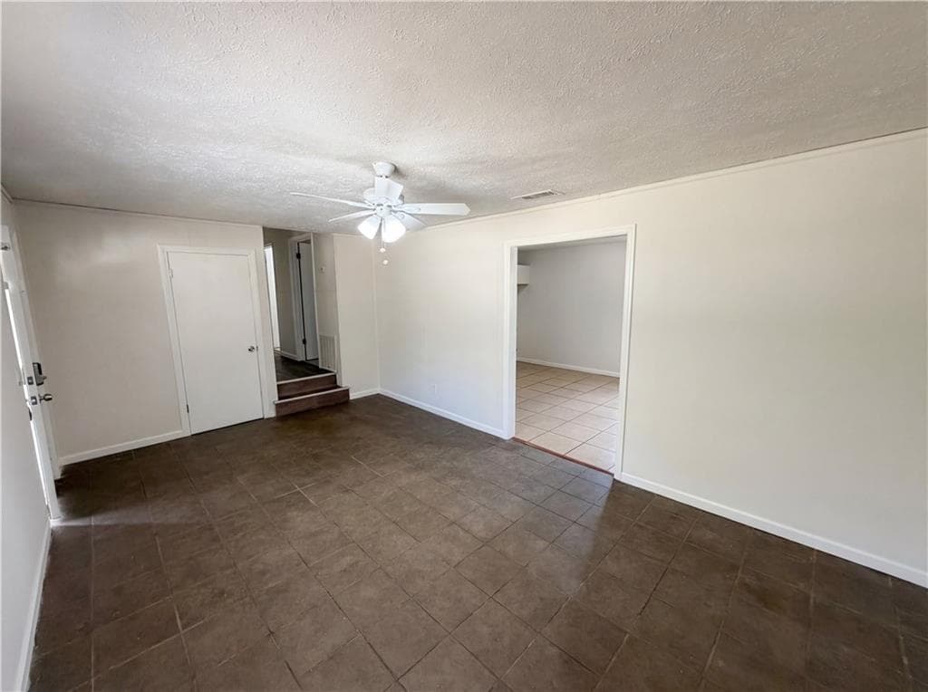 3 bedroom, 2 bathroom, 1,884 sq ft single family residence under contract at 2405 Eric Lane, Douglasville, GA 30135 — photo 10