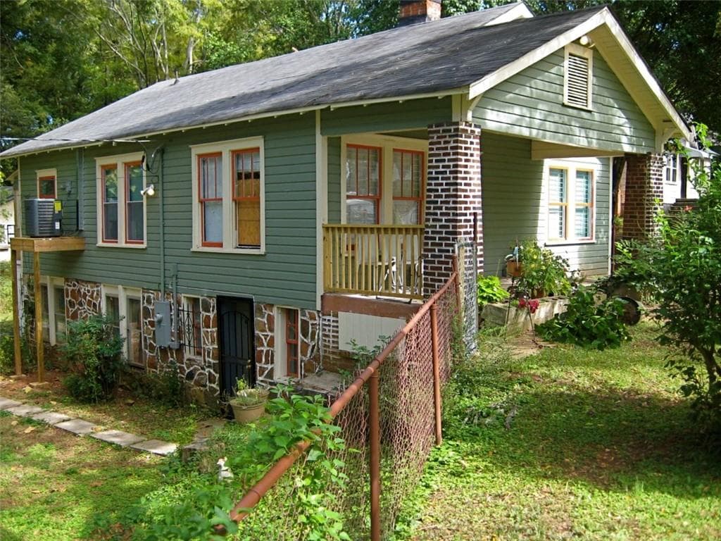 2 bedroom, 2 bathroom, 908 sq ft single family residence for sale at 734 McDonough Boulevard, Atlanta, GA 30315 — photo 2
