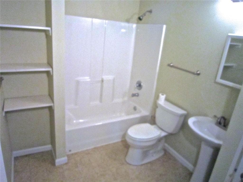 2 bedroom, 2 bathroom, 908 sq ft single family residence for sale at 734 McDonough Boulevard, Atlanta, GA 30315 — photo 9