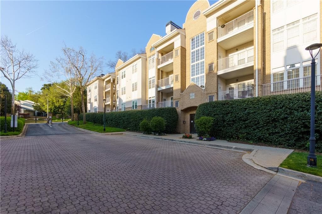 2 bedroom, 2 bathroom, 1,430 sq ft condominium sold at 220 Renaissance Parkway 2107, Atlanta, GA 30308