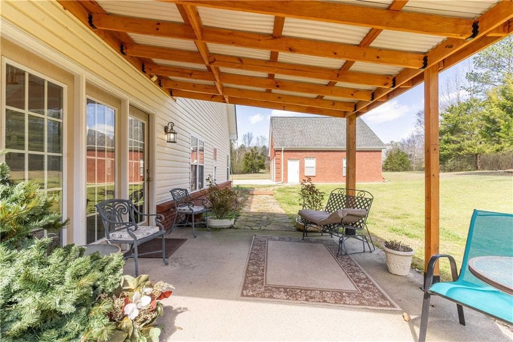 4 bedroom, 4 bathroom, 2,769 sq ft single family residence for sale at 2101 Indian Shoals Road, Loganville, GA 30052 — photo 6