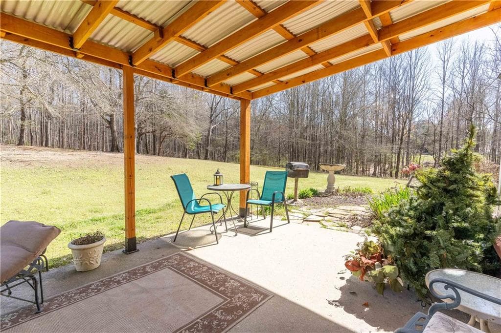4 bedroom, 4 bathroom, 2,769 sq ft single family residence for sale at 2101 Indian Shoals Road, Loganville, GA 30052 — photo 8