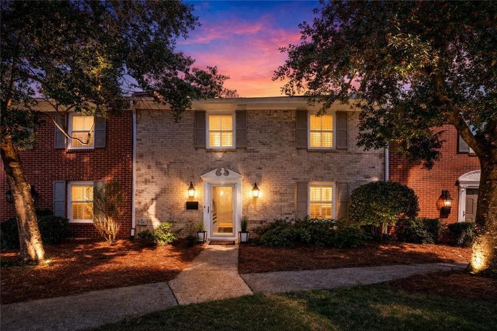 3 bedroom, 3 bathroom, 1,944 sq ft condominium sold at 1666 Executive Park Lane, Atlanta, GA 30329