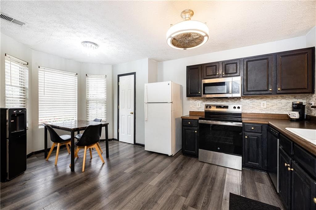 4 bedroom, 3 bathroom, 1,454 sq ft condominium for sale at 6564 Arbor Gate Drive 4, Mableton, GA 30126 — photo 8